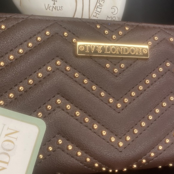 IVY LONDON dark coffee Color with Gold hardware! NEW WITH TAGS! - Picture 2 of 13